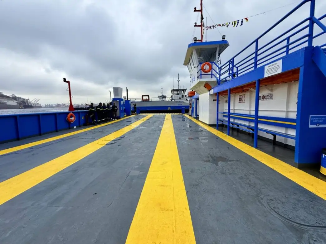 Entrega da FB-16, embarcação modernizada com investimento de R$ 4,7 milhões, melhorando a qualidade e segurança dos serviços de travessias litorâneas no Estado de São Paulo.