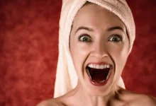 Descubra a realidade por trás do sonho com dentes caindo: ansiedade, estresse, falta de sono e consciência inconsciente são os principais motivos para este fenômeno comum, não um sinal de morte iminente.