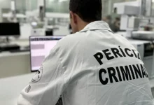 Mais de 200 peritos especializados tomam posse na Polícia Científica de São Paulo, prontos para contribuir para a solução de crimes e manutenção da ordem pública no estado, com formação em técnicas de análise forense e habilidades em equipe.