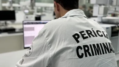 Mais de 200 peritos especializados tomam posse na Polícia Científica de São Paulo, prontos para contribuir para a solução de crimes e manutenção da ordem pública no estado, com formação em técnicas de análise forense e habilidades em equipe.