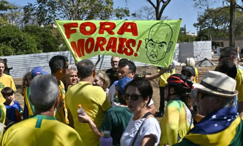 Impeachment de Alexandre de Moraes: manifestações previstas para agosto e setembro 1 Manifestações públicas previstas para agosto e setembro, com o impeachment do ministro Alexandre de Moraes como tema central, visando accountability, transparência e justiça mais independente e imparcial no país.