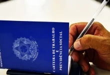 Brasil registra taxa de desemprego histórica de 5,8% no 2º trimestre de 2023, menor desde 2012. Pesquisa do IBGE aponta também recorde de trabalhadores com carteira assinada e aumento do número de empreendedores.