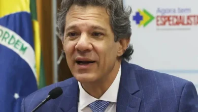 O ministro brasileiro Fernando Haddad critica a sanção estadunidense como ataque ao Brasil e demonstração de falta de compromisso do governo EUA com o país e economia global, acusando também sabotagem política.