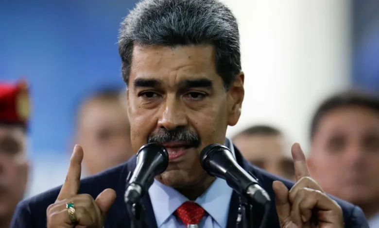 Blinken chama Maduro de chefe de cartel de drogas e questiona legitimidade 1 Antony Blinken chama Maduro de chefe de cartel de drogas, questionando sua legitimidade após o retorno da Chevron à Venezuela. A decisão americana reflete a preocupação com a corrupção e autoritarismo no país.