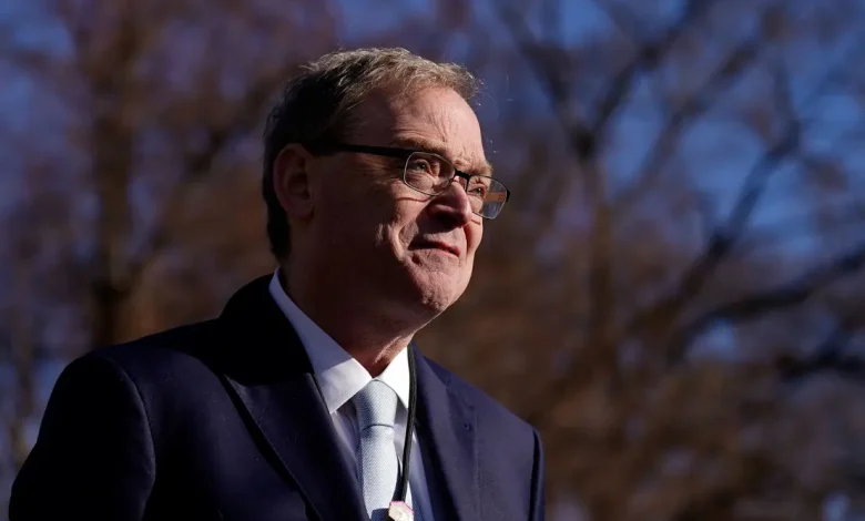 O diretor do Conselho Econômico Nacional, Kevin Hassett, é considerado um possível candidato ao cargo de presidente do Federal Reserve, devido sua experiência em política econômica e sua ligação com o presidente Trump.