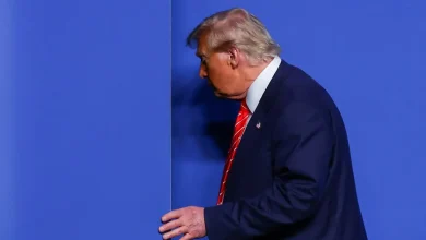 Ameaça de Trump de impor cotas de exportação rigorosas para países que não atendem às suas expectativas, afetando setores como café e laranja, e o Brasil, grande exportador desses produtos, é objeto de críticas e preocupações sobre consequências negativas para a economia global.