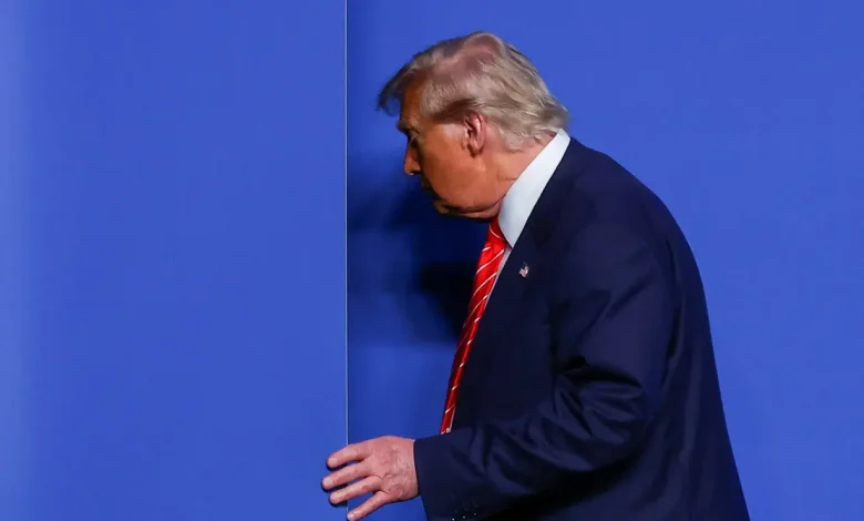 Ameaça de Trump de impor cotas de exportação rigorosas para países que não atendem às suas expectativas, afetando setores como café e laranja, e o Brasil, grande exportador desses produtos, é objeto de críticas e preocupações sobre consequências negativas para a economia global.
