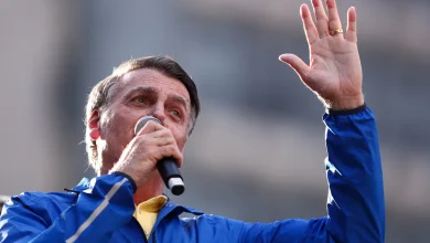 Muito mais de 124 mil pessoas manifestam apoio a Jair Bolsonaro em São Paulo, em um ato político marcado por discursos, cantos e tensão, com críticas à Polícia Federal e reações à investigação.