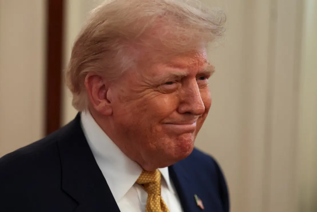 Acordo com Índia e Desafios à Credibilidade dos EUA 14 Presidente dos EUA afirma acordo próximo com Índia e entendimento com Europa possível, mas diplomatas expressam desconforto com sua postura comercial controversa, levando a críticas e preocupações sobre a credibilidade e liderança dos EUA no cenário internacional.