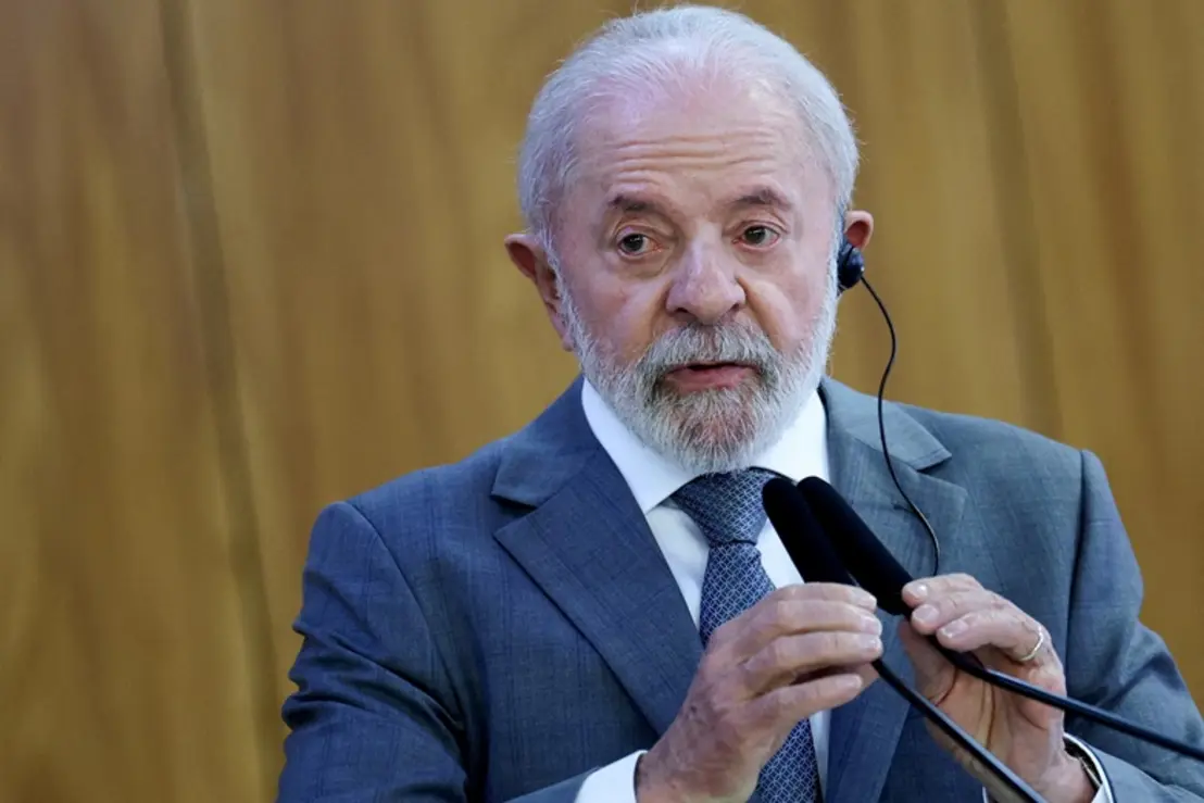 O presidente Lula manifestou solidariedade aos ministros do Supremo Tribunal Federal cujos vistos foram revogados pelo secretário de Estado dos EUA, considerando a medida arbitraria e injusta, que viola direitos e atinge a soberania e dignidade do país.