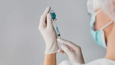 Equipe de cientistas da USP alcança marco em desenvolvimento de vacina contra Covid-19 após sucesso em testes clínicos. Imunizante demonstrou ser seguro e eficaz, mas ainda precisa ser testado em mais voluntários para confirmar sua segurança e eficácia em diferentes grupos populacionais.