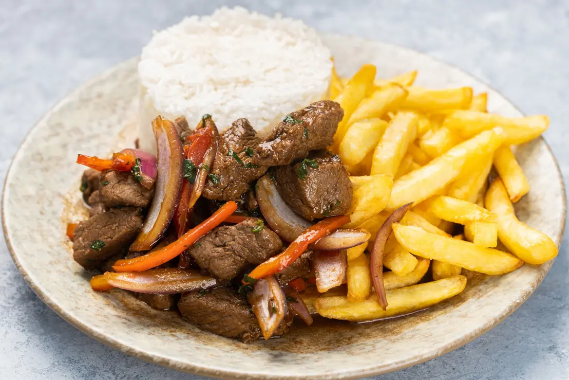 Brasil supera meta da ONU e reduz subnutrição, avançando na luta contra a fome após três anos de retrocesso. Mapa da Fome registra progresso significativo no país.