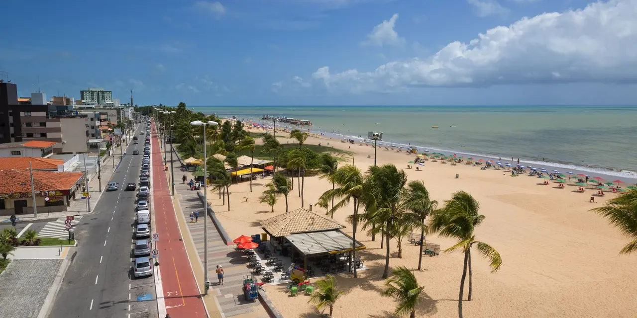 João Pessoa celebra seus 440 anos com festa no Parque Solon de Lucena! Diversos shows, folclore paraibano, Feira do Cordel e exposições. Roberto Carlos encerra as comemorações. 5 de agosto, Cabo Branco.