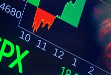Empresas divulgam resultados financeiros com prejuízo acumulado de até US$7,8 bilhões. Investidores e analistas avaliam desempenho e perspectivas econômicas. Cenário global de incerteza impacta resultados, especialmente em setores sensíveis.