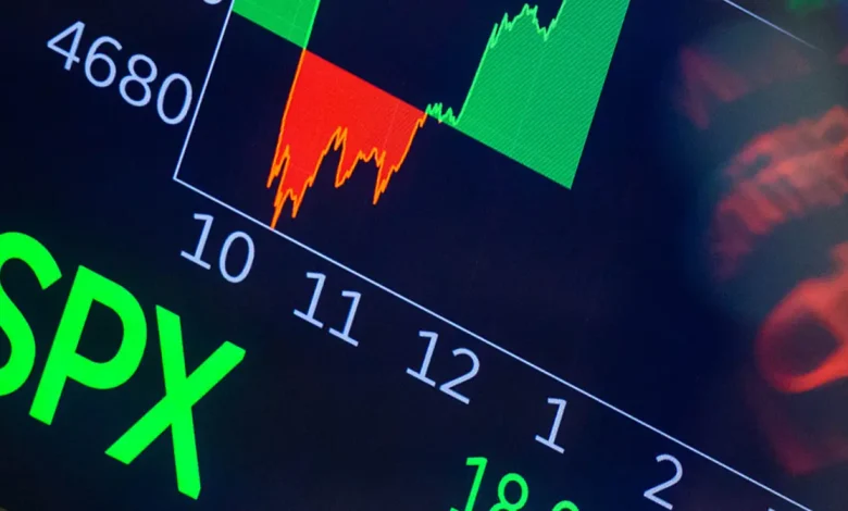Prejuízos Acumulados e Incerteza Global: Resultados Financeiros de Empresas Em Pauta 1 Empresas divulgam resultados financeiros com prejuízo acumulado de até US$7,8 bilhões. Investidores e analistas avaliam desempenho e perspectivas econômicas. Cenário global de incerteza impacta resultados, especialmente em setores sensíveis.