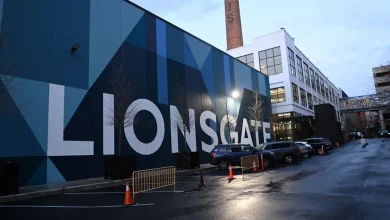 Notícia sobre a possível aquisição da Lionsgate Studios por um estúdio independente, com apoio da Apollo Global Management, sinaliza evolução da indústria cinematográfica, com empresas reorganizadas para atender às novas necessidades do mercado.