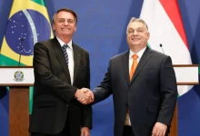 O primeiro-ministro húngaro, Viktor Orbán, surpreende ao defender o ex-presidente brasileiro Jair Bolsonaro, líder do Partido Liberal (PL), gerando debate e curiosidade sobre as razões por trás dessa declaração.