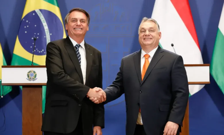 Viktor Orbán defende Jair Bolsonaro em surpresa polêmica 1 O primeiro-ministro húngaro, Viktor Orbán, surpreende ao defender o ex-presidente brasileiro Jair Bolsonaro, líder do Partido Liberal (PL), gerando debate e curiosidade sobre as razões por trás dessa declaração.