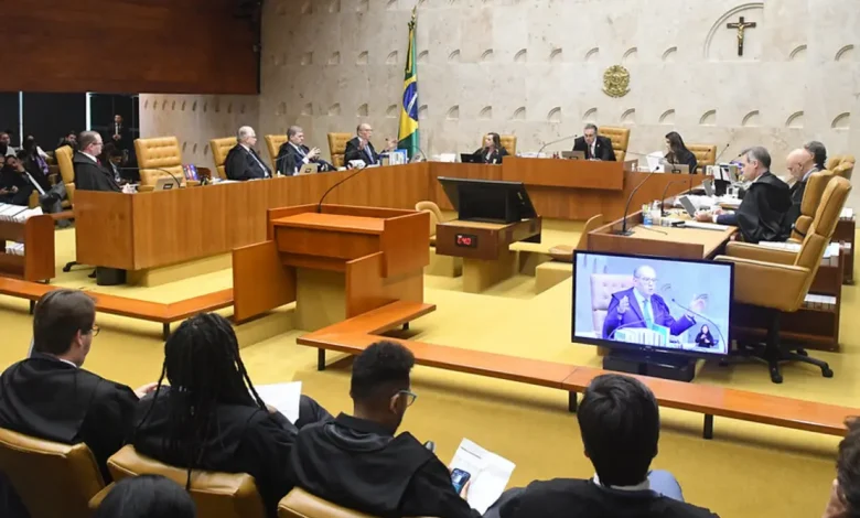 Cancelamento de Vistos dos EUA Afeta Ministros do STF e Suas Famílias 1 Cancelamento de vistos dos EUA afeta ministros do STF e suas famílias, gerando preocupação na comunidade jurídica e política brasileira, e levantando questionamentos sobre segurança e integridade dos membros do STF.