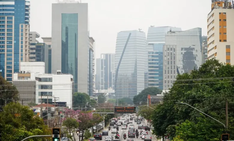 Temporalmente estável em São Paulo para quarta-feira, com baixas temperaturas mínimas e sensação de frio no amanhecer, embora seja fundamental monitorar as previsões para evitar surpresas climáticas.