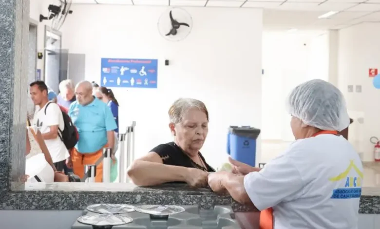 Garantindo segurança alimentar e acolhendo os mais necessitados, o Bom Prato Inverno oferece refeições quentes e caldos saudáveis em unidades especializadas, com ambiente acolhedor e opções variadas para escolher.