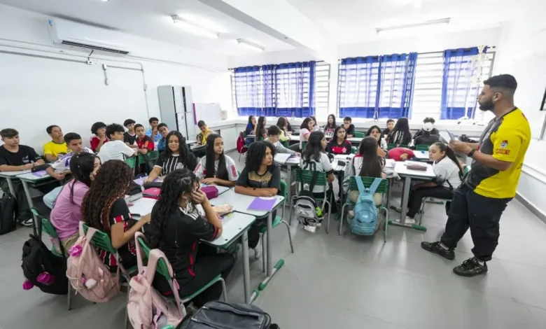 28 mil estudantes da Baixada Santista avançam para a segunda fase da Olimpíada Interpreta SP. As provas acontecem de 25 a 27 de agosto. A competição estimula o conhecimento e o domínio da língua portuguesa, reunindo alunos do 6º ano do Ensino Fundamental até a 3ª série do Ensino Médio.