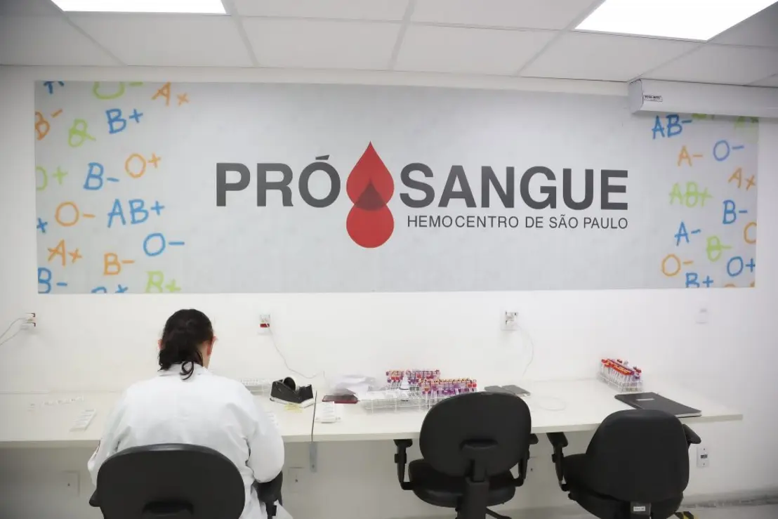 Doação de plaquetas é essencial para pacientes com câncer, doenças sanguíneas e após transplantações. O Pró-Sangue incentiva a doação e explica como funciona o processo, garantindo a segurança e a qualidade de vida dos pacientes.