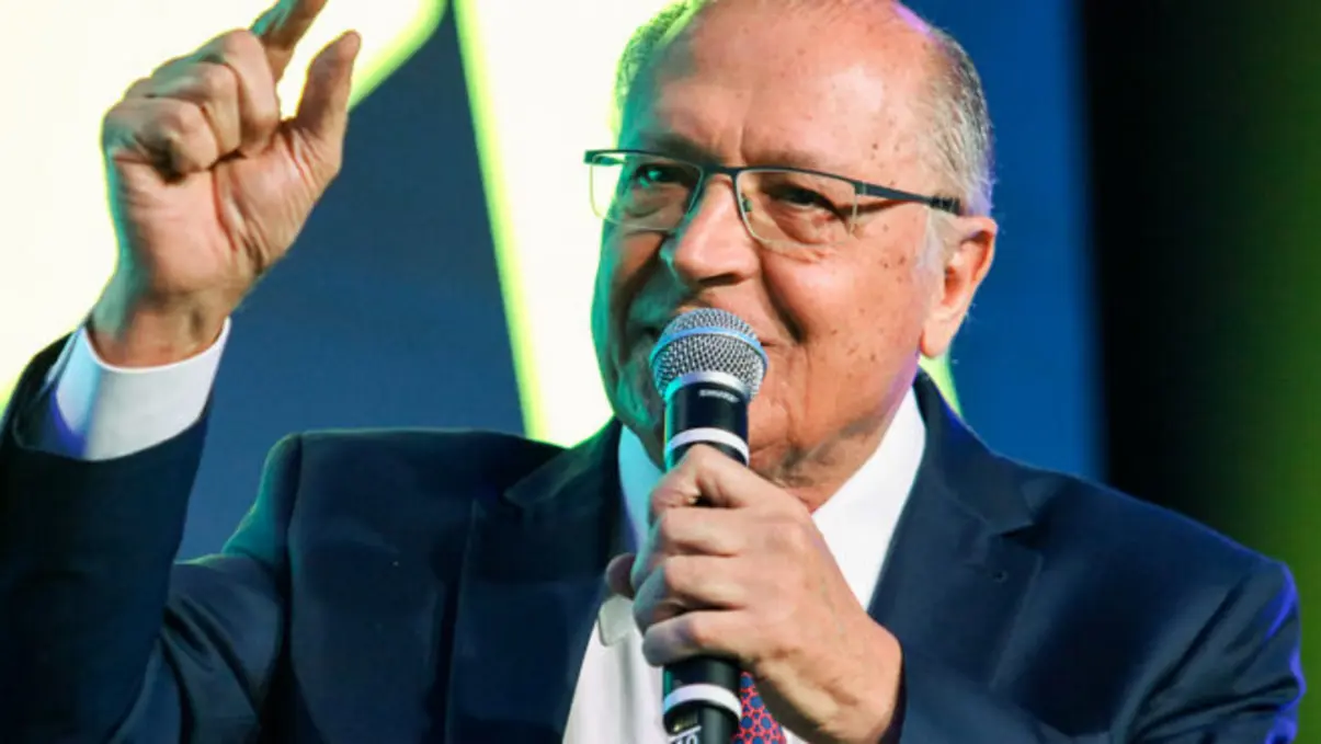 Geraldo Alckmin defende decisão do STF em suspender atos sobre IOF, garantindo ordem jurídica e evitando instabilidade política e econômica.