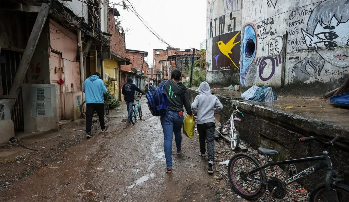 Governo de SP e Prefeitura de São Paulo investem na reabilitação da Favela do Moinho. Mais de 60% dos comerciantes firmaram acordos de indenização para se transferirem, abrindo caminho para um futuro mais próspero e justo para a comunidade.