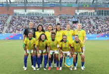 A Seleção Brasileira Feminina estreia na Copa América, com jogadoras talentosas como Bárbara, Bruna, Debinha e Cristiane. Partida ao vivo pela TV Brasil às 21h, prometendo um espetáculo emocionante com velocidade, controle de bola e habilidade.