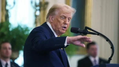 Aprovada pela Câmara Federal, a medida visa reformar o sistema de saúde americano, tornando-o mais acessível e barato, reduzindo custos para empresas e governos, e enfrenta críticas da oposição democrata.