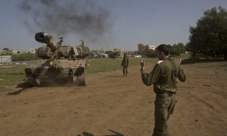 Israel realiza ataque aéreo no sul da Síria para impedir avanço de grupos rebeldes considerados terroristas e proteger a fronteira e a população civil, após ameaças à segurança nacional.