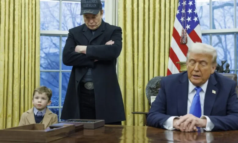 Desavença entre Trump e Musk sobre a agenda econômica do presidente Biden, com implicações importantes para o futuro da economia americana e a política tarifária e comercial dos EUA.