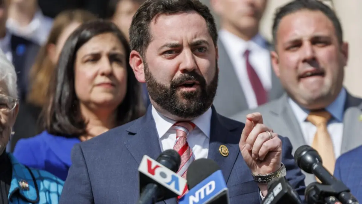 O Projeto de Lei Bipartidário na Câmara dos Representantes dos EUA visa fornecer armas letais ao Estado de Israel, aumentando a tensão na região e pondo em risco a estabilidade internacional.