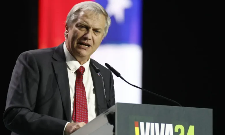 Candidata Comunista Enfrenta Risco de Perder Eleição no Chile 1 As eleições no Chile se aproximam e os resultados de pesquisas eleitorais apontam que a candidata comunista do governo não tem chance de vencer, colocando em risco a mudança de governo.