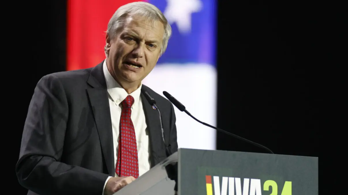 As eleições no Chile se aproximam e os resultados de pesquisas eleitorais apontam que a candidata comunista do governo não tem chance de vencer, colocando em risco a mudança de governo.