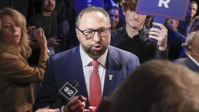 Críticas contundentes do estrategista de Trump, Jason Miller, ao ministro Alexandre de Moraes e ao ministro Luís Roberto Barroso do Supremo Tribunal Federal, geram debate e controvérsia no Brasil.