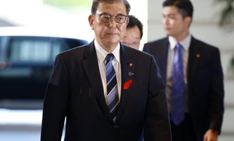 Crise Política Japonesa Pode Afectar Economia e Credibilidade do Governo 1 Japão enfrenta uma crise política com o governo do primeiro-ministro Shigeru Ishiba correndo o risco de perder o controle da Câmara Alta, o que pode ter consequências negativas para a economia e a credibilidade do governo.