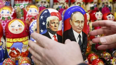 A tensão política entre líderes mundiais aumenta com a declaração controversa de Donald Trump sobre a crise russo-ucraniana, ameaçando impor tarifas severas à Rússia se Putin não negociar um acordo de paz dentro de 50 dias.