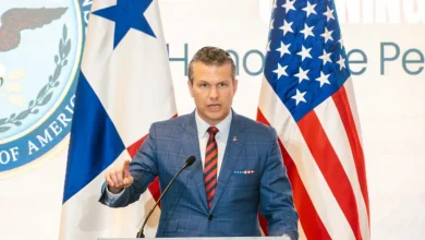 O Pentágono, símbolo de segurança e estabilidade, enfrenta polêmica com possibilidade de contratação de trabalhadores chineses baratos. O secretário de Defesa, Pete Hegseth, veto a ideia, garantindo segurança nas mãos de profissionais qualificados e respeitados.