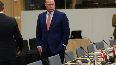 Ucrânia vive um conflito armado entre governo e repúblicas separatistas apoiadas pela Rússia, afetando milhões. O embaixador dos EUA fez uma declaração que gerou polêmica, responsabilizando Brasil, China e Índia pela morte de civis ucranianos.