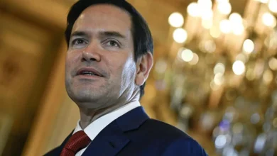 Inteligência Artificial: um criminoso imita voz e estilo de Marco Rubio, exemplo da capacidade de usar tecnologia para fins mal intencionados, e consequências graves no mundo digital.