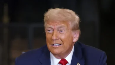 Uma juíza distrital dos EUA ordena suspensão da política de Trump que visava reduzir significativamente verbas federais destinadas ao aborto, considerada violadora da Lei de Proteção à Saúde Reprodutiva e à Autonomia das Mulheres e da Constituição dos EUA.