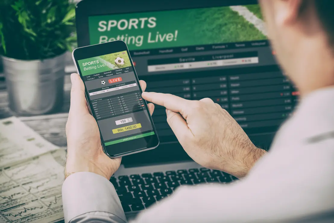 Jogadores e treinadores de futebol devem ser mais cuidadosos e responsáveis com suas ações, pois a falta de ética e disciplina pode levar a consequências graves, afetando a carreira e imagem do esporte.