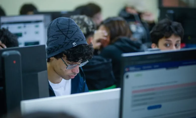 128 Mil Estudantes Avançam para Segunda Fase da Olimpíada Interpreta SP 1 128 mil estudantes avançam para a segunda fase da Olimpíada Interpreta SP (Olisp). As provas acontecem de 25 a 27 de agosto. Conhecimento em língua portuguesa é promovido pela competição aberta aos alunos do 6º ano do Fundamental até a 3ª série do Ensino Médio.