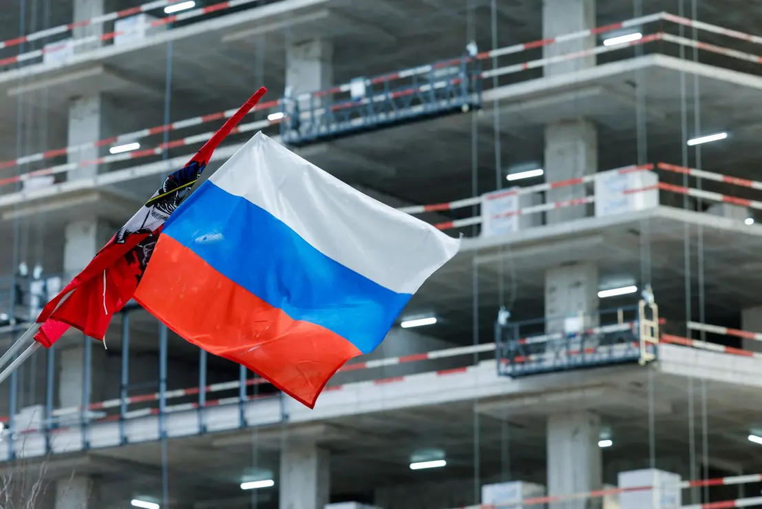 Rússia anuncia ajuda humanitária de energia para região separatista da Geórgia, após aumento de tensões na região e críticas internacionais, medida vista como movimento estratégico para consolidar influência russa na região caucasiana.