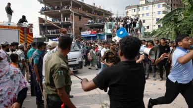 Acidente aéreo em Bangladesh: ao menos 19 mortos e mais de 50 feridos em caiu de aeronave de treinamento na zona urbana de Dhaka. Destroços e imagens de pânico.