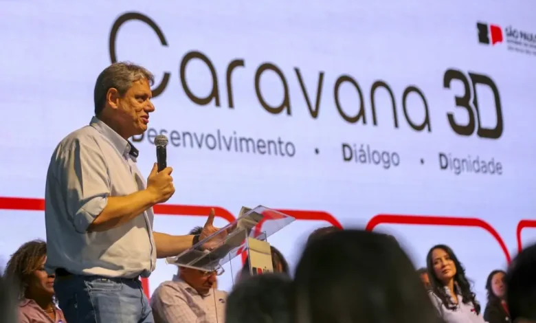 Governo de SP investe R$ 2,1 bilhões em Sorocaba e cidades vizinhas 1 Governo de SP investe R$ 2,1 bilhões em Sorocaba e cidades vizinhas. Caravana 3D traz obras em saúde, infraestrutura e moradias, impulsionando desenvolvimento e qualidade de vida na região.