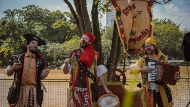 Descubra a programação gratuita do Mundo do Circo SP, com apresentações de companhias renomadas e artistas únicos, incluindo o Cabaré do Mercosul, Circo Delírio e Pia Fraus, oferecendo uma noite inesquecível de entretenimento e experiência cultural rica e divertida.