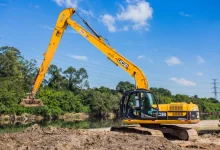 O Governo de São Paulo destina R$ 16 milhões para desassoreação de rios no Vale do Paraíba, melhorando qualidade da água e biodiversidade, criando empregos e estimulando crescimento econômico.